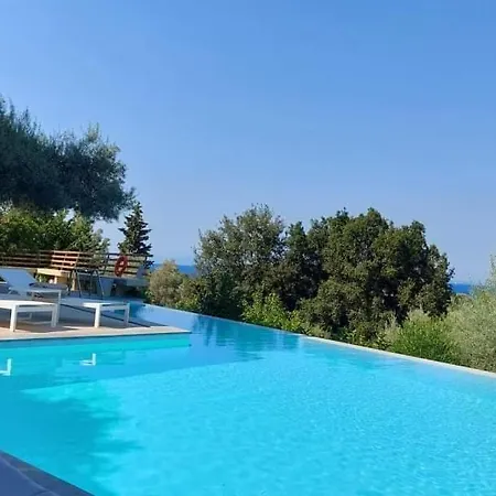 Arenaria L. Villas Complex Agios Ioannis (Lefkada)