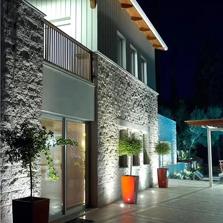 Arenaria L. Villas Complex Villa *